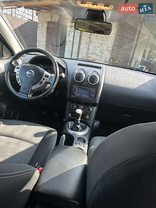 Позашляховик / Кросовер Nissan Qashqai 2011 в Косові