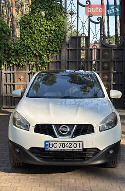 Позашляховик / Кросовер Nissan Qashqai 2010 в Новояворівську