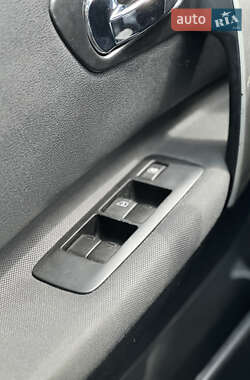 Внедорожник / Кроссовер Nissan Qashqai 2012 в 