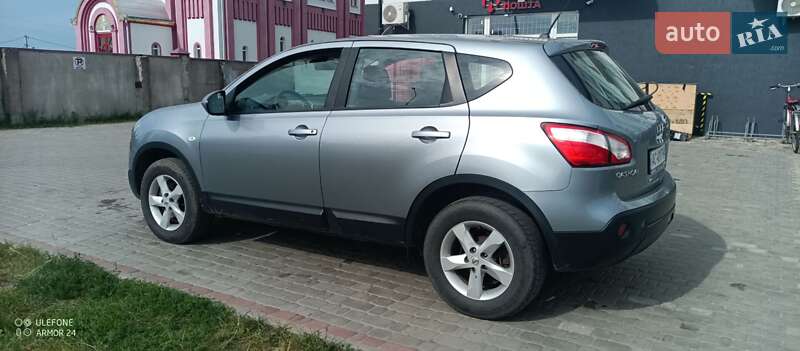 Внедорожник / Кроссовер Nissan Qashqai 2011 в Старой Выжевке