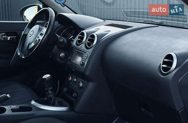 Позашляховик / Кросовер Nissan Qashqai 2013 в 
