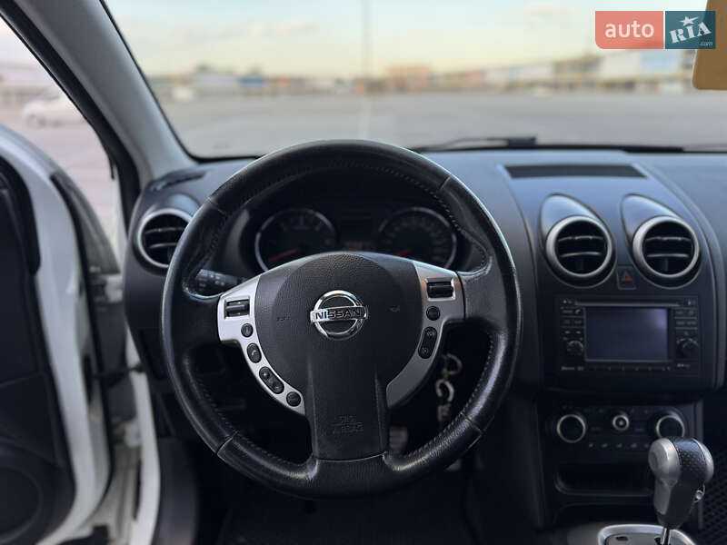 Позашляховик / Кросовер Nissan Qashqai 2011 в Чернівцях