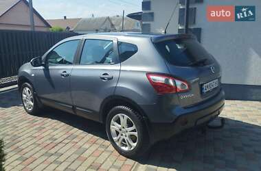 Внедорожник / Кроссовер Nissan Qashqai 2010 в 