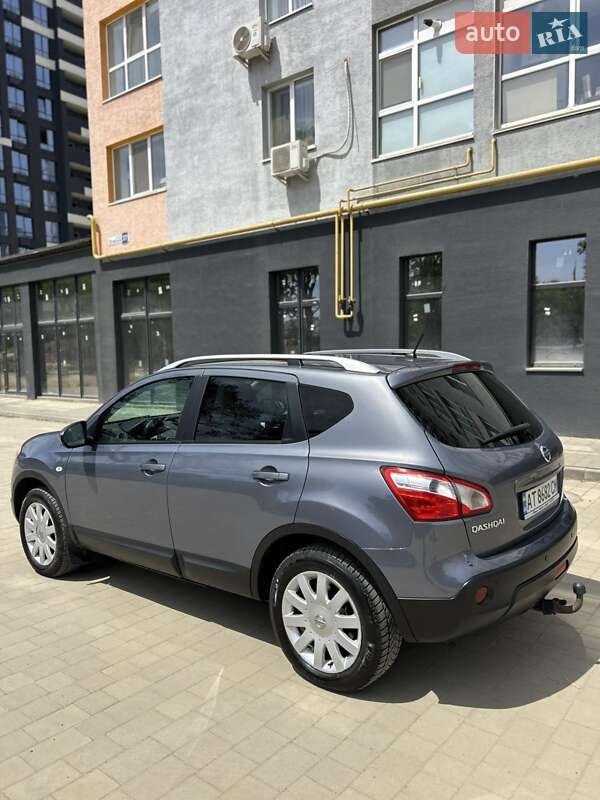 Позашляховик / Кросовер Nissan Qashqai 2010 в Івано-Франківську