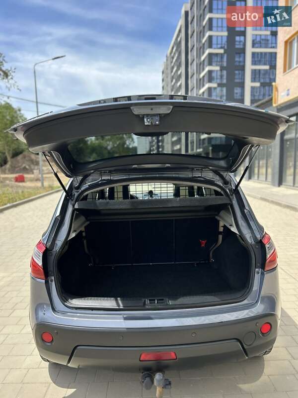 Позашляховик / Кросовер Nissan Qashqai 2010 в Івано-Франківську
