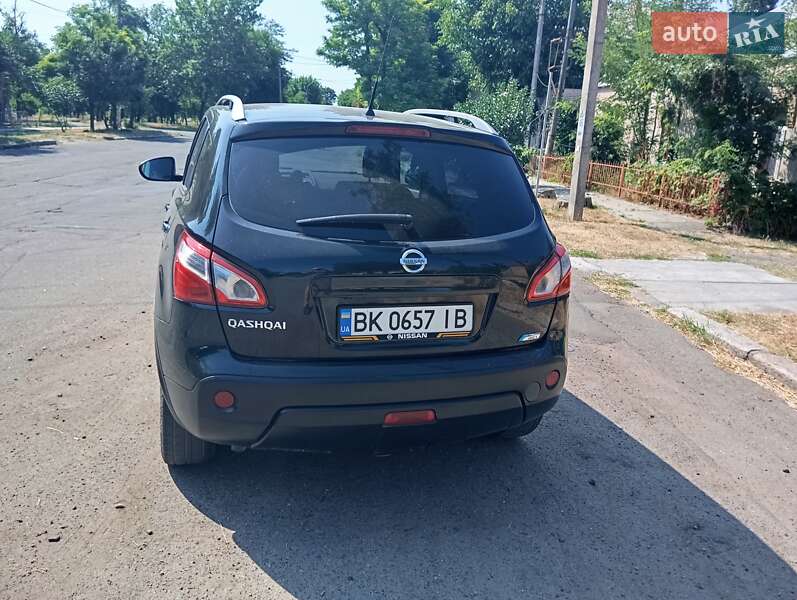 Внедорожник / Кроссовер Nissan Qashqai 2011 в Сарнах