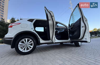 Позашляховик / Кросовер Nissan Qashqai 2015 в 