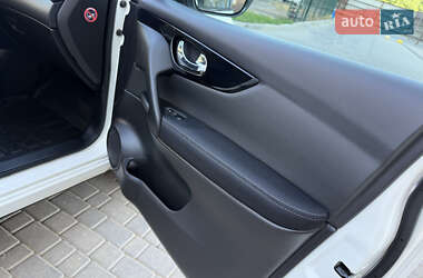 Позашляховик / Кросовер Nissan Qashqai 2015 в 