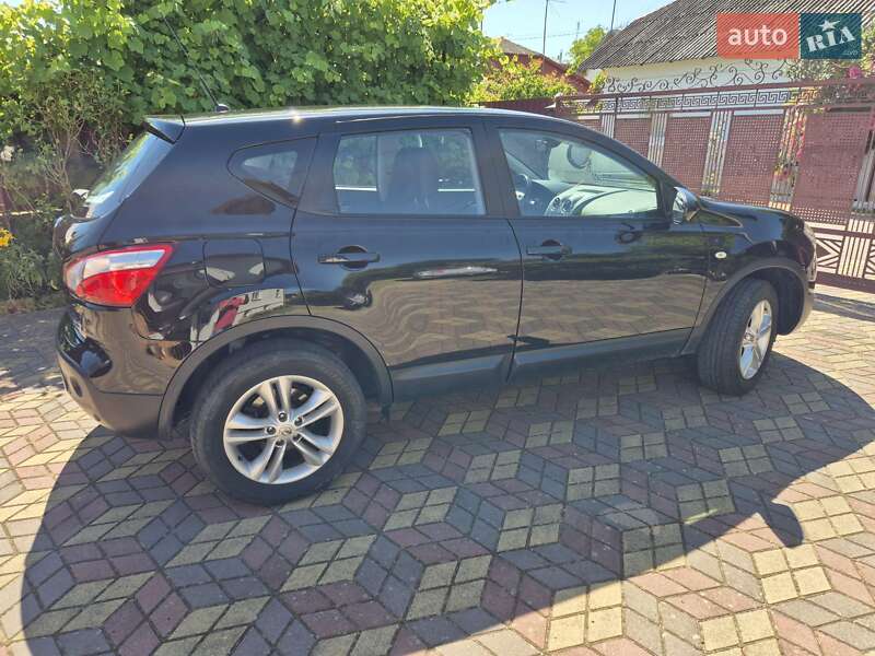 Внедорожник / Кроссовер Nissan Qashqai 2011 в Стрые