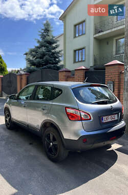 Позашляховик / Кросовер Nissan Qashqai 2010 в 