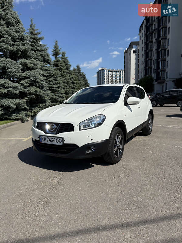 Внедорожник / Кроссовер Nissan Qashqai 2012 в 