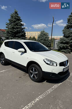 Внедорожник / Кроссовер Nissan Qashqai 2012 в 