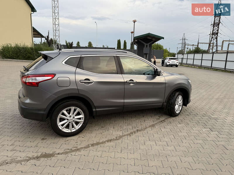 Внедорожник / Кроссовер Nissan Qashqai 2015 в Луцке