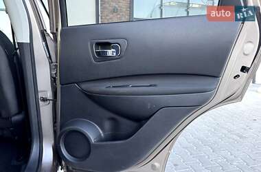 Внедорожник / Кроссовер Nissan Qashqai 2012 в 