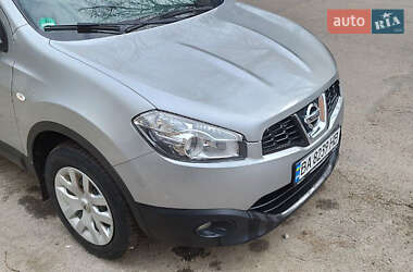Внедорожник / Кроссовер Nissan Qashqai 2010 в 