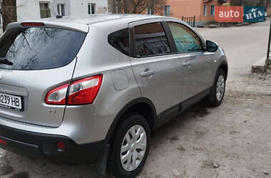 Внедорожник / Кроссовер Nissan Qashqai 2010 в 