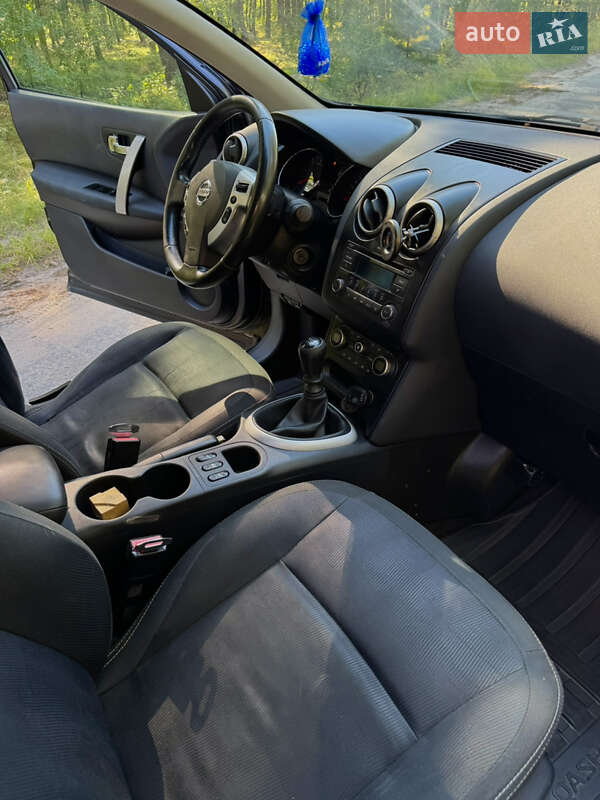 Внедорожник / Кроссовер Nissan Qashqai 2010 в Остроге