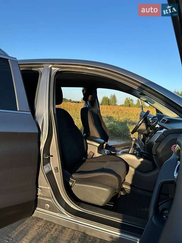 Позашляховик / Кросовер Nissan Qashqai 2016 в Камені-Каширському