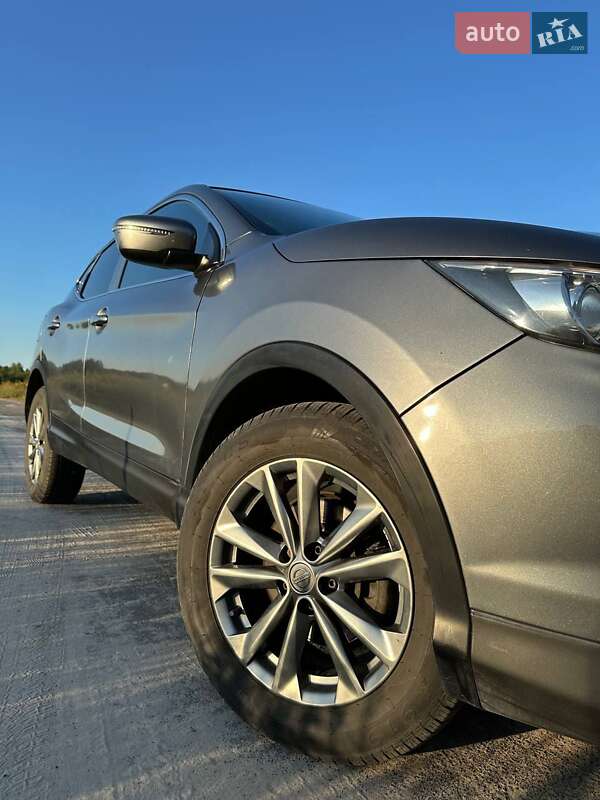 Позашляховик / Кросовер Nissan Qashqai 2016 в Камені-Каширському