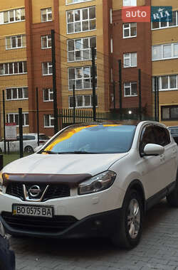 Внедорожник / Кроссовер Nissan Qashqai 2012 в 