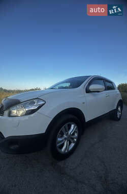 Внедорожник / Кроссовер Nissan Qashqai 2012 в 