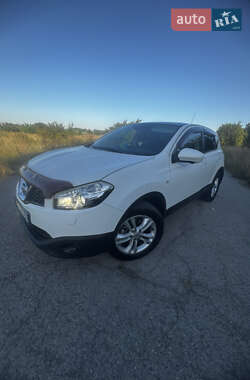 Внедорожник / Кроссовер Nissan Qashqai 2012 в 