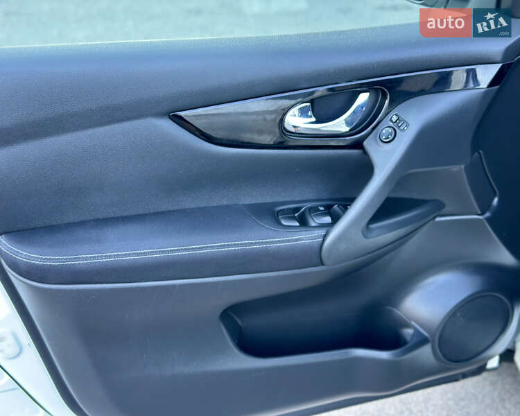 Внедорожник / Кроссовер Nissan Qashqai 2016 в Киеве