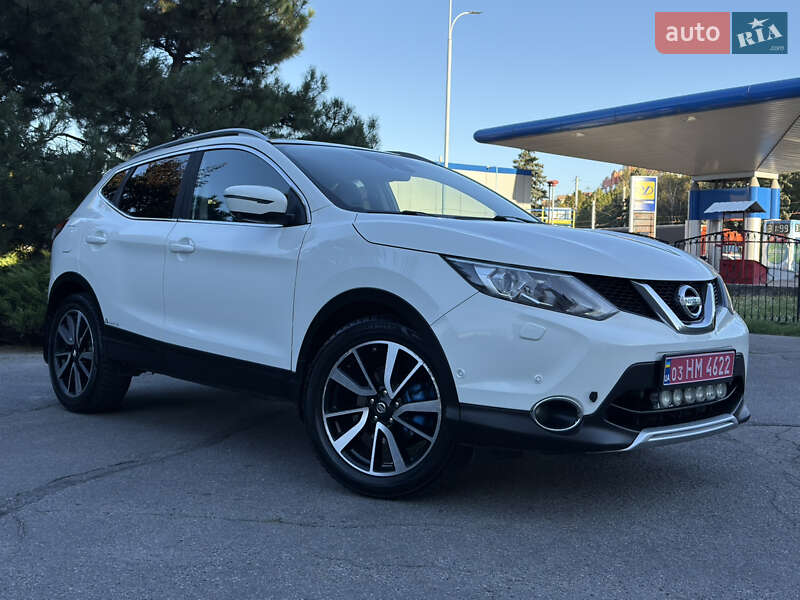 Внедорожник / Кроссовер Nissan Qashqai 2015 в Полтаве