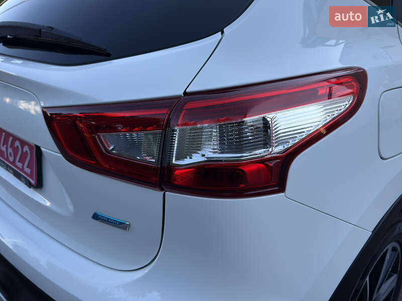 Внедорожник / Кроссовер Nissan Qashqai 2015 в Полтаве