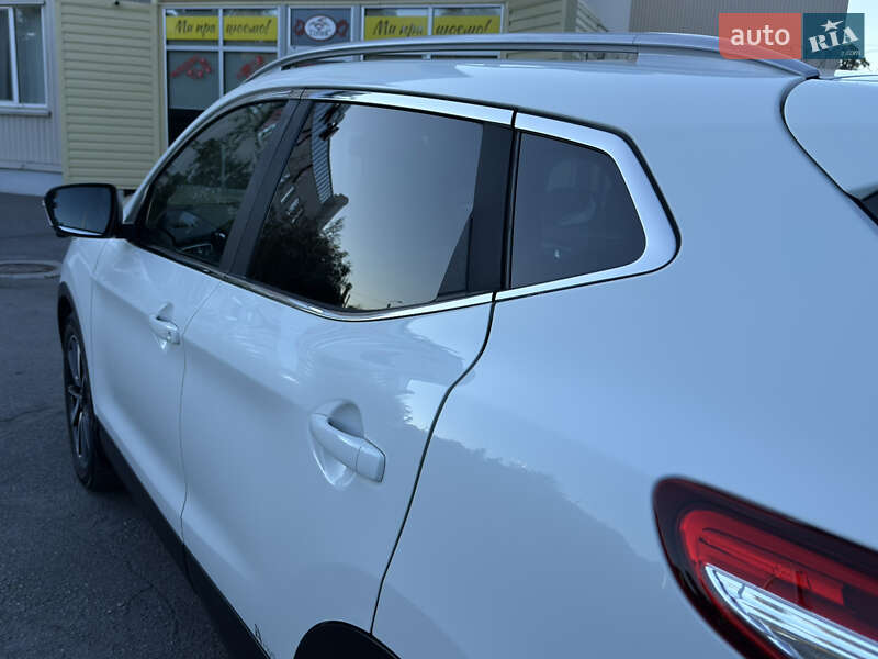 Внедорожник / Кроссовер Nissan Qashqai 2015 в Полтаве