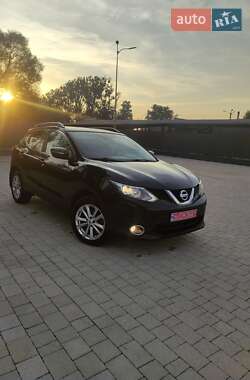 Внедорожник / Кроссовер Nissan Qashqai 2014 в 