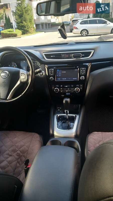 Внедорожник / Кроссовер Nissan Qashqai 2015 в Ужгороде