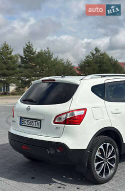 Внедорожник / Кроссовер Nissan Qashqai 2012 в 