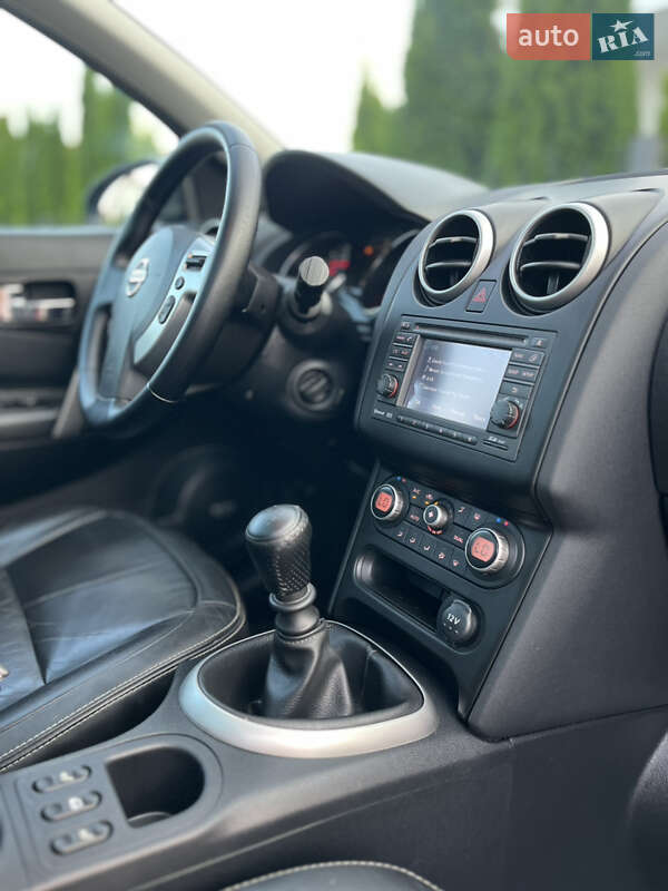 Позашляховик / Кросовер Nissan Qashqai 2010 в Стрию