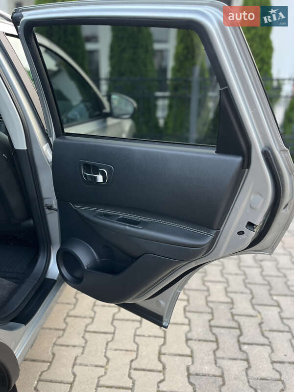 Позашляховик / Кросовер Nissan Qashqai 2010 в Стрию