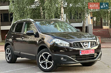 Внедорожник / Кроссовер Nissan Qashqai 2010 в 