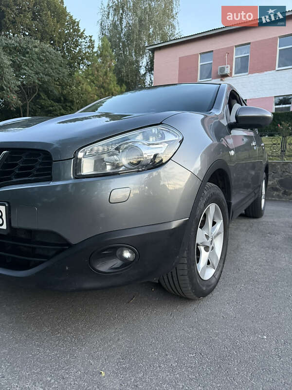 Внедорожник / Кроссовер Nissan Qashqai 2012 в Решетиловке