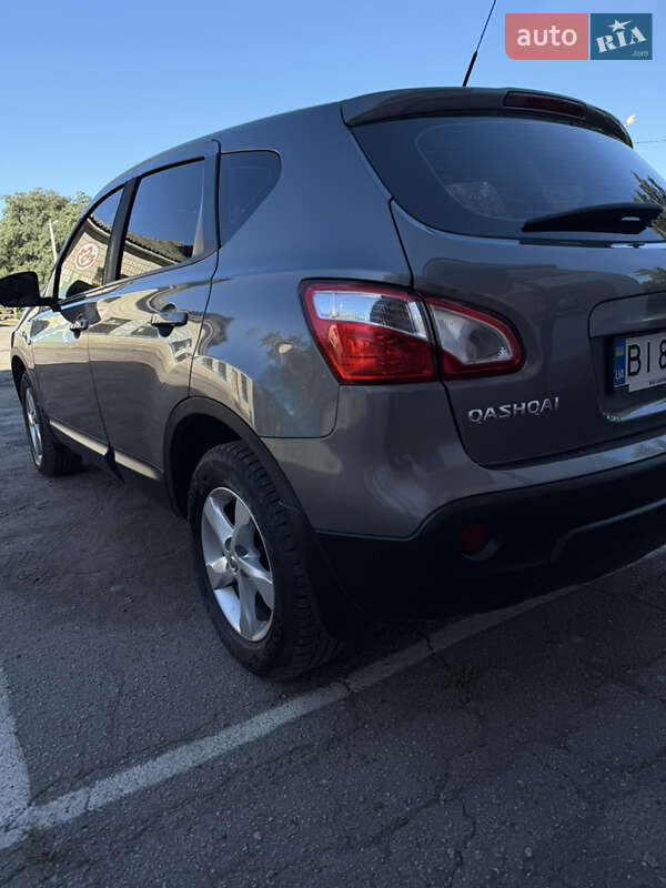 Внедорожник / Кроссовер Nissan Qashqai 2012 в Решетиловке