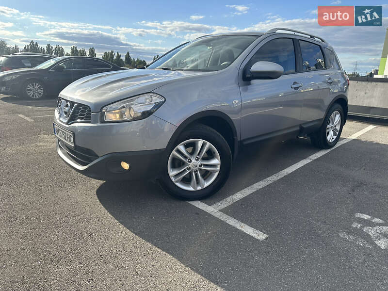 Внедорожник / Кроссовер Nissan Qashqai 2011 в 