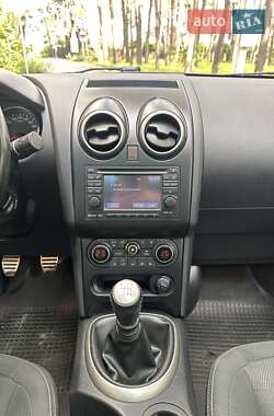 Внедорожник / Кроссовер Nissan Qashqai 2011 в 