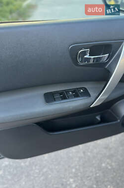 Внедорожник / Кроссовер Nissan Qashqai 2012 в 