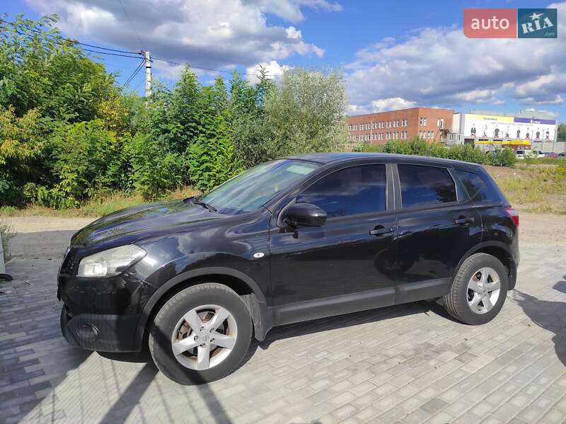 Внедорожник / Кроссовер Nissan Qashqai 2010 в 