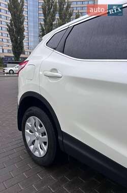 Внедорожник / Кроссовер Nissan Qashqai 2016 в 
