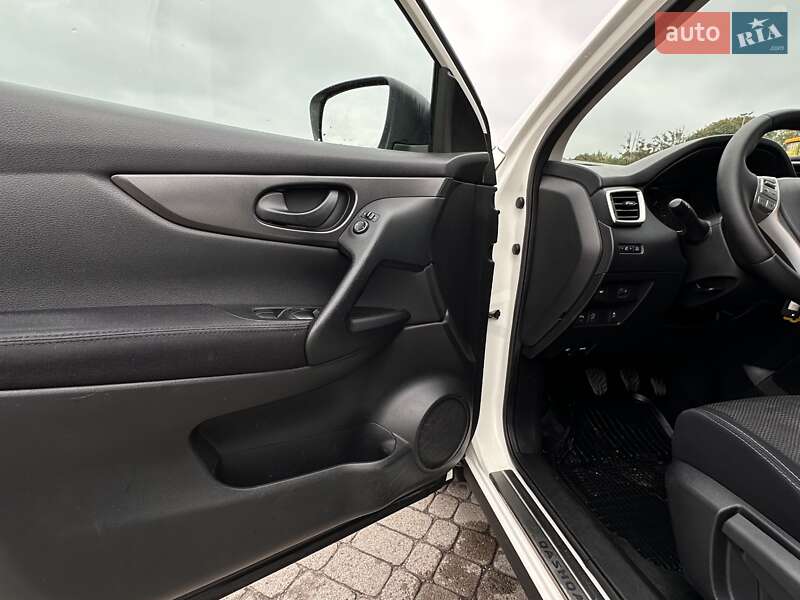 Внедорожник / Кроссовер Nissan Qashqai 2015 в Бродах
