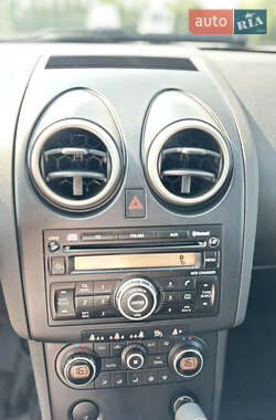 Внедорожник / Кроссовер Nissan Qashqai 2009 в 