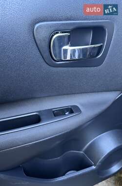 Внедорожник / Кроссовер Nissan Qashqai 2011 в 
