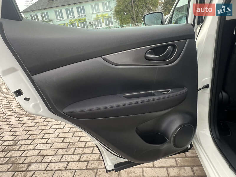 Внедорожник / Кроссовер Nissan Qashqai 2015 в Лопатине