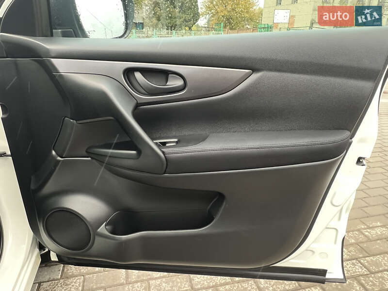 Внедорожник / Кроссовер Nissan Qashqai 2015 в Лопатине