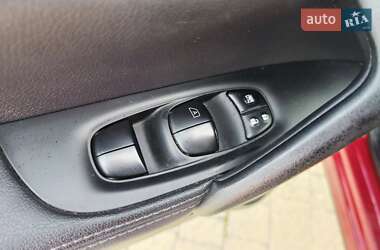 Внедорожник / Кроссовер Nissan Qashqai 2015 в 