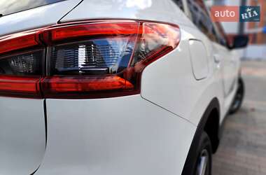 Позашляховик / Кросовер Nissan Qashqai 2019 в 